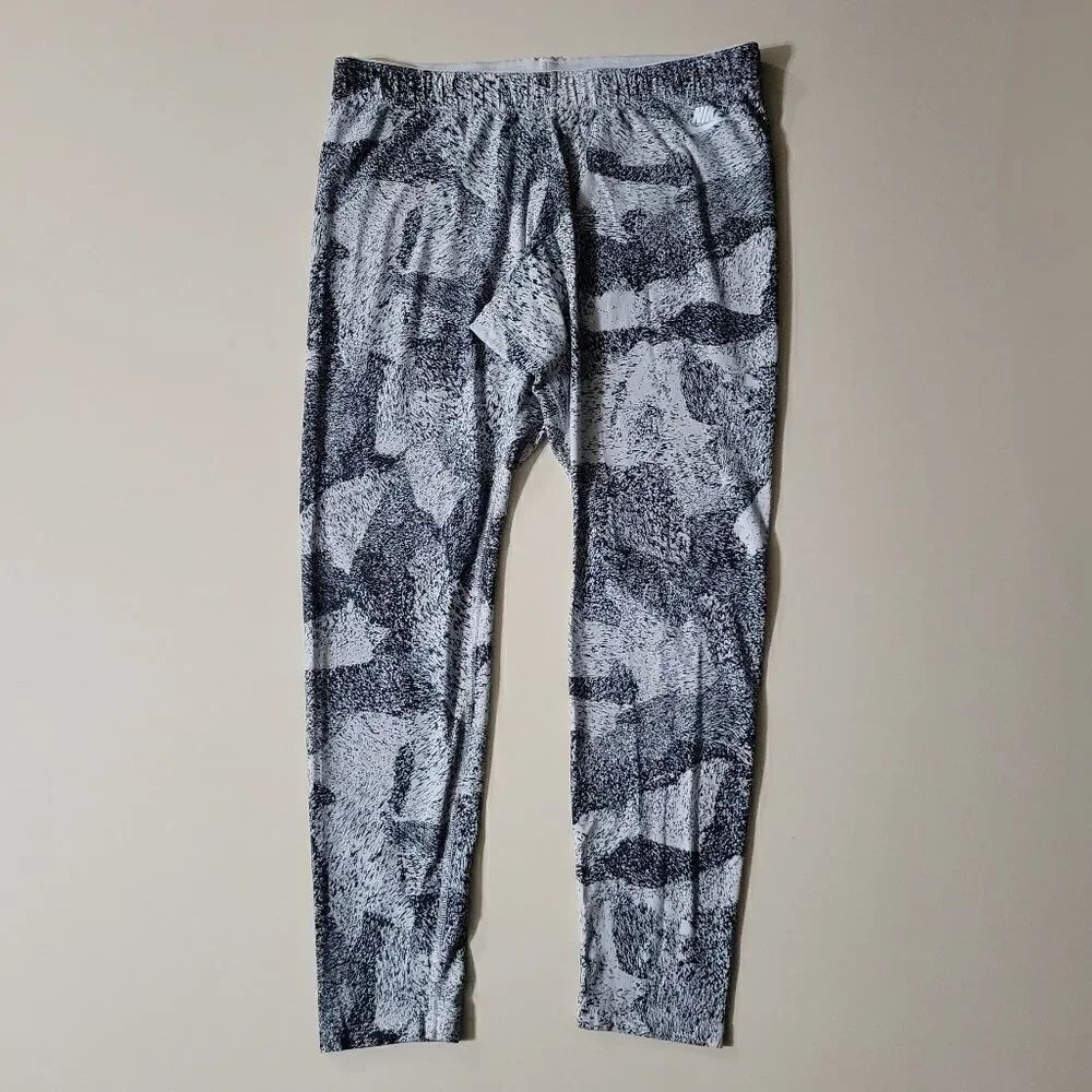 Nike Women's Black Print Jogger Leggings